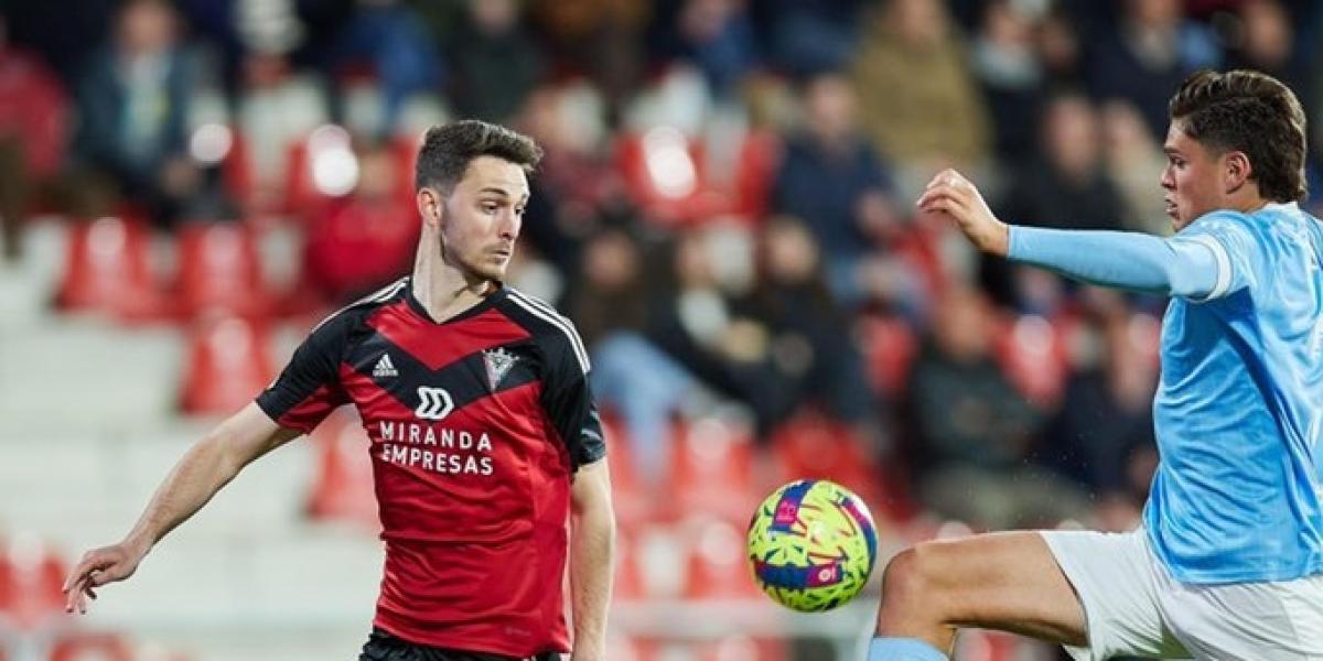 El Mirandés salva un punto en un cruel final para el Ibiza