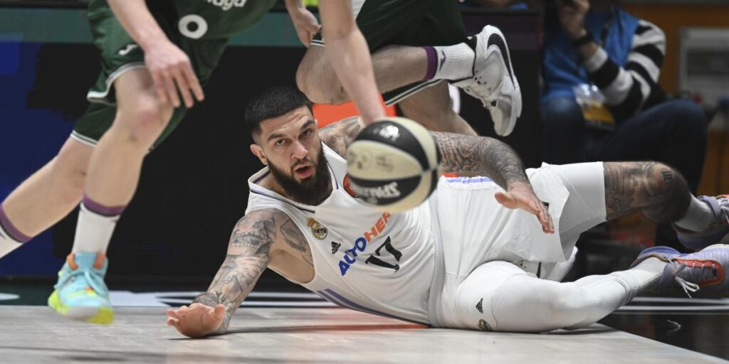 El Real Madrid se plantea hacer jugar hoy al convaleciente Poirier