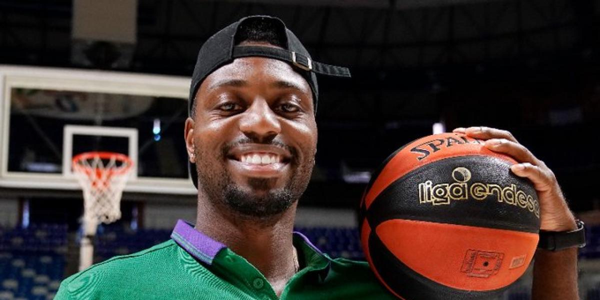 El Unicaja renueva a Melvin Ejim