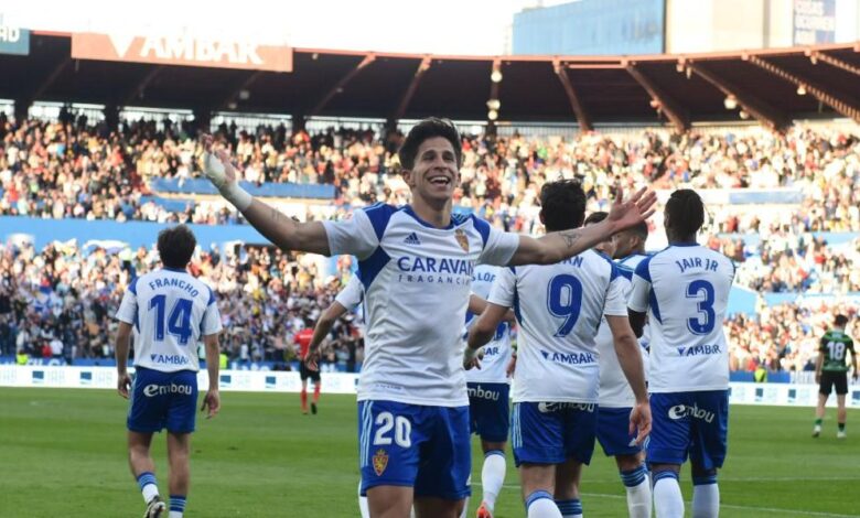 El Zaragoza se da un festín ante un Racing en inferioridad
