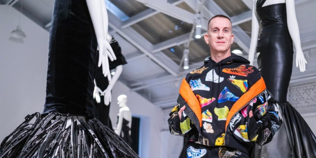 El exdiseñador de Moschino ficha por Hyundai y crea una impactante colección