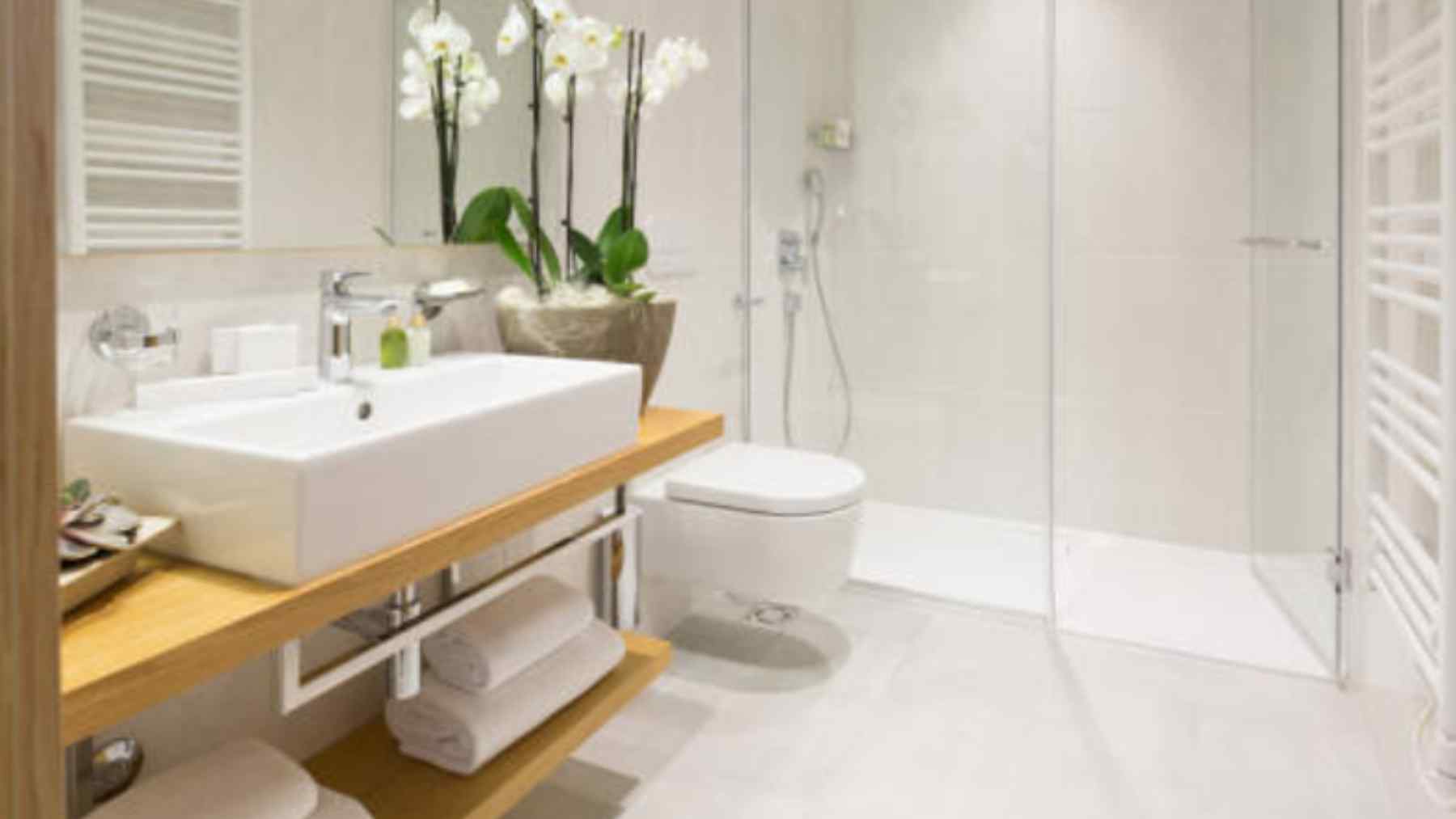 El impresionante truco que usan en todos los hoteles para que el baño huela siempre bien