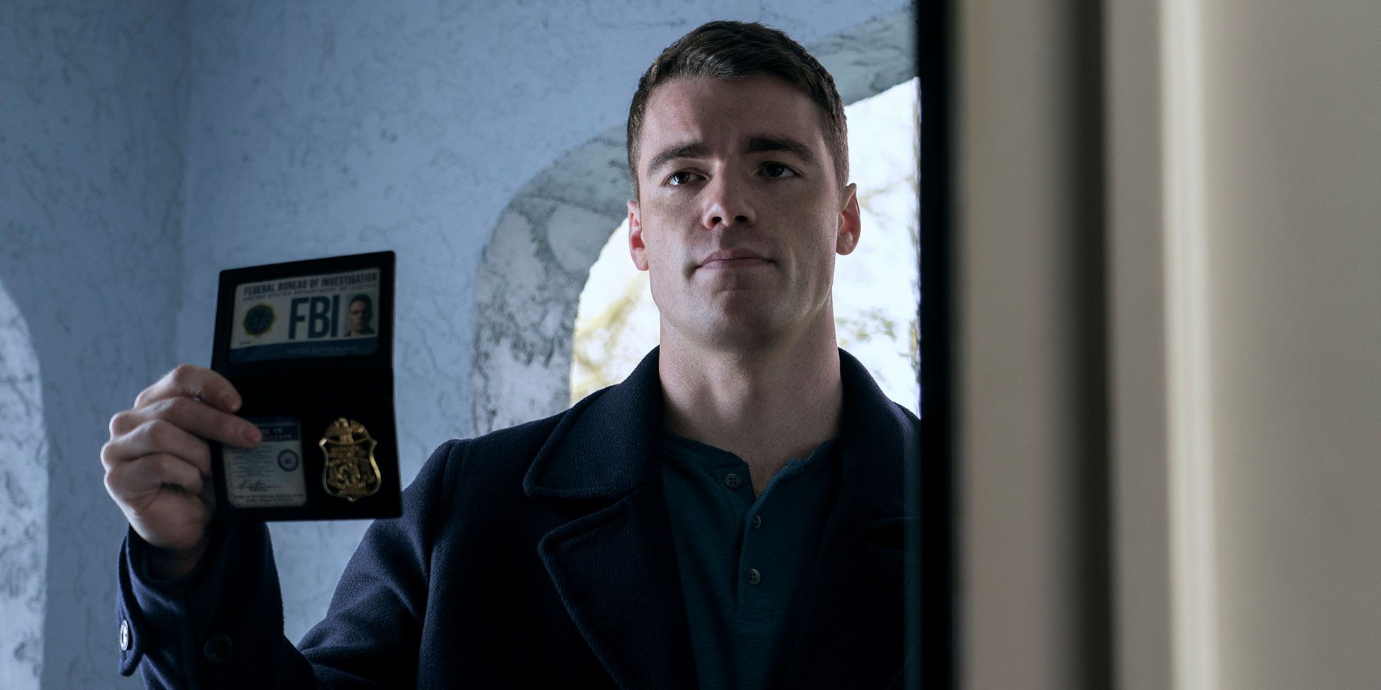 El showrunner de The Night Agent revela que contempla el orden de las muertes impactantes