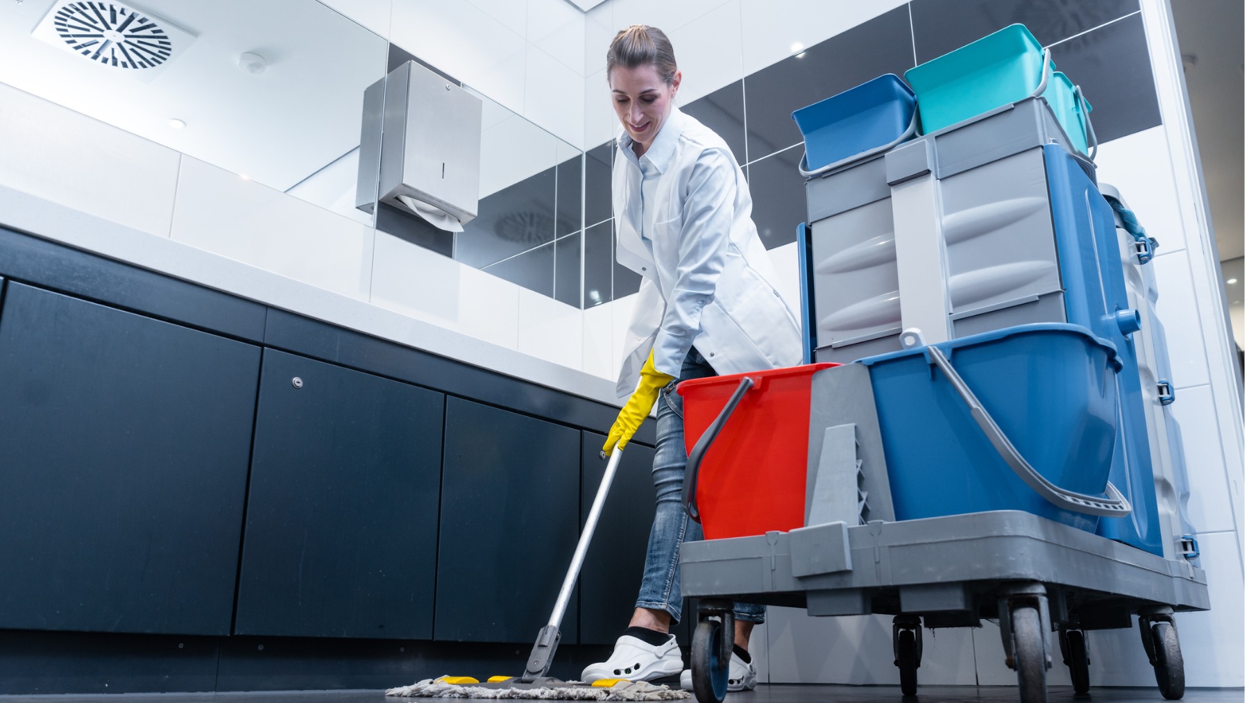 El trucazo más sencillo que usan en los hoteles para que el baño siempre huela increíble