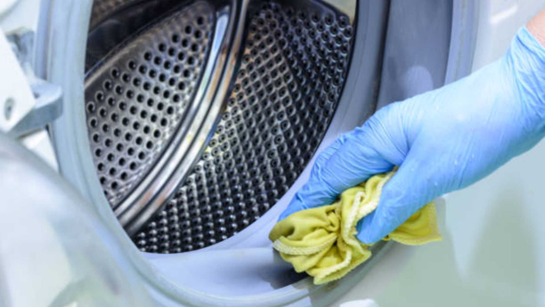 El trucazo para limpiar la goma de la lavadora y que quede impecable