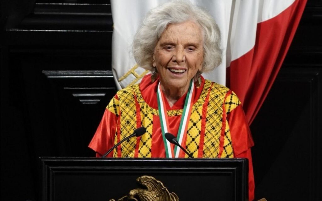 Elena Poniatowska recibe Medalla Belisario Domínguez