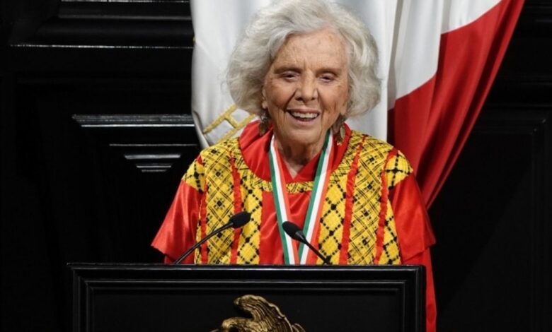 Elena Poniatowska recibe Medalla Belisario Domínguez