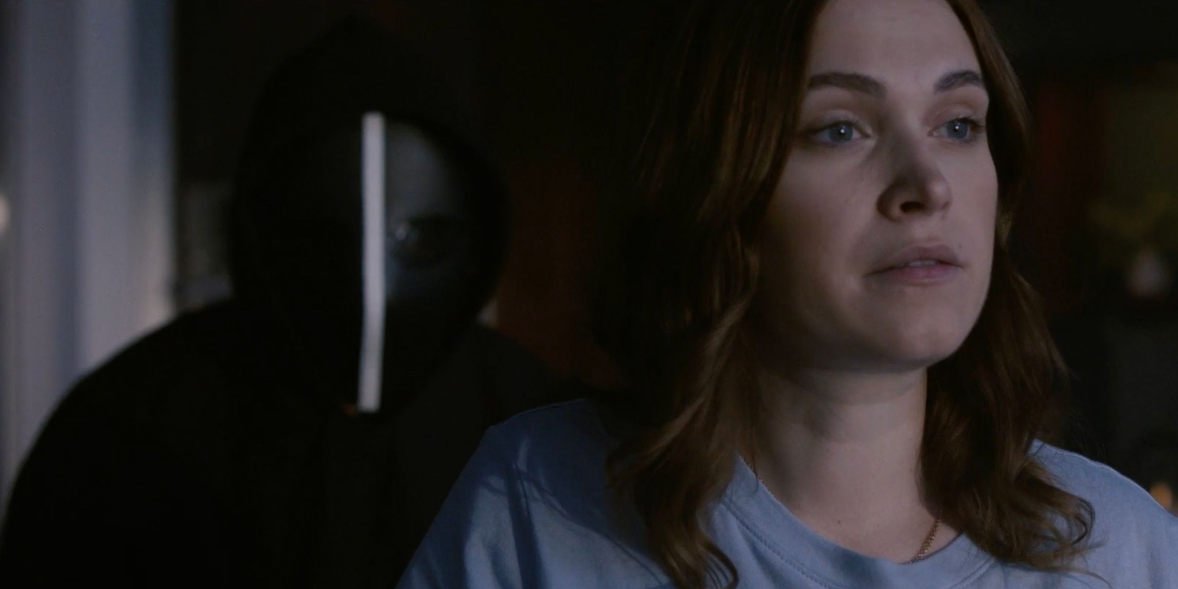 Eliza Taylor se enfrenta a Home Invader en I’ll Be Watching Trailer