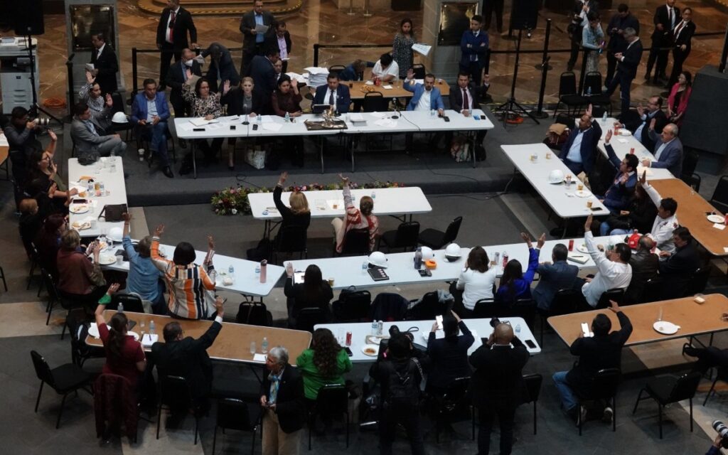 En sede alterna, Senado avala en fast track 20 dictámenes