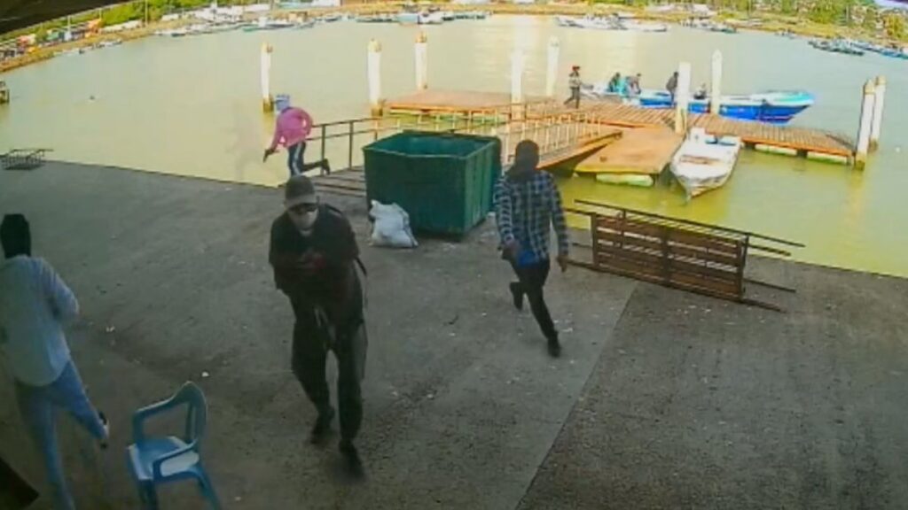 En video: grupo armado masacra a balazos a nueve pescadores en Ecuador