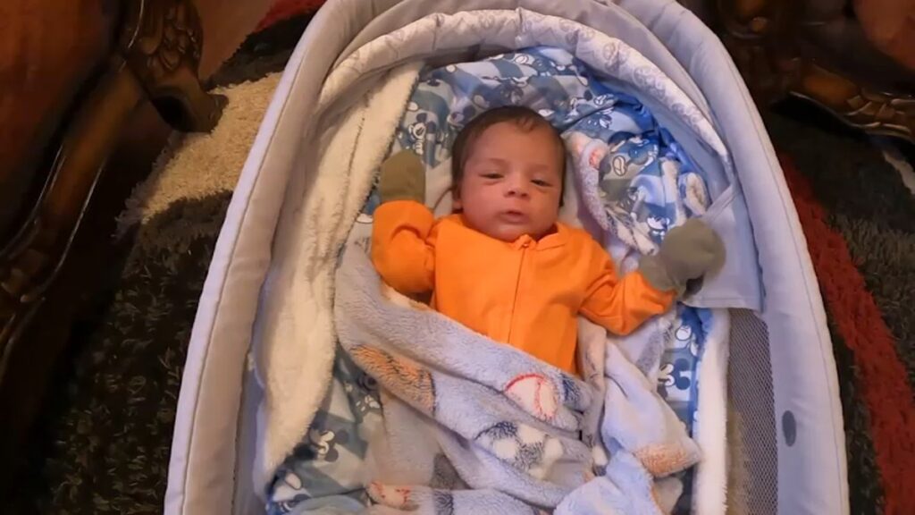 Enfermera supuestamente golpea a bebé