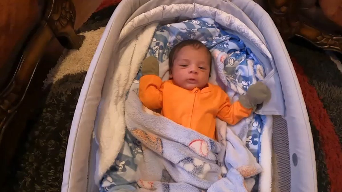 Enfermera supuestamente golpea a bebé