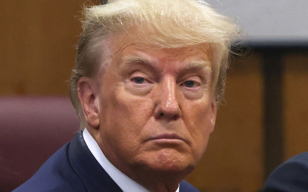 Estos son los 34 cargos en la acusación a Trump | Documento