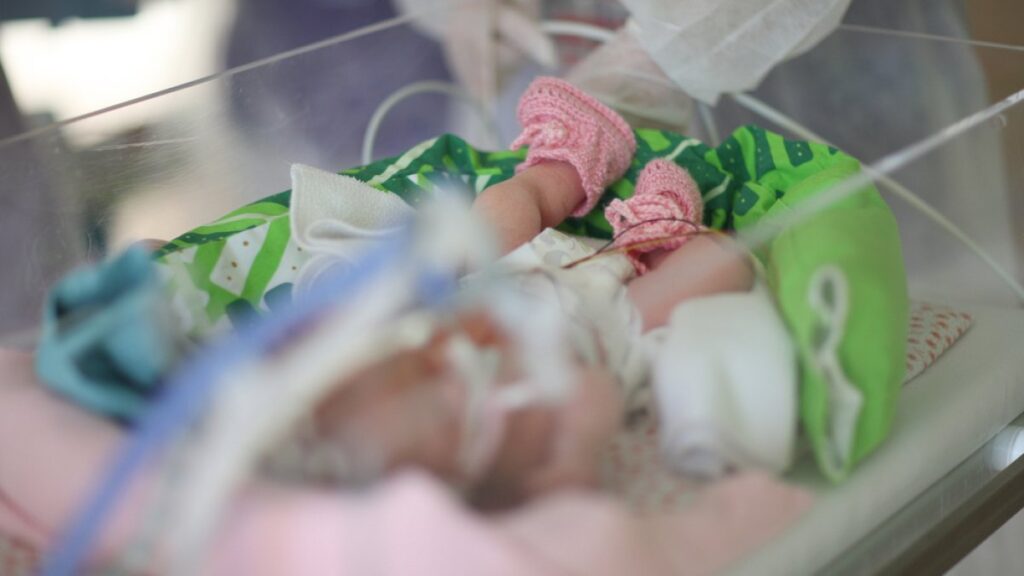 Estudio de UM revela que el COVID-19 se transmite de madre a bebé