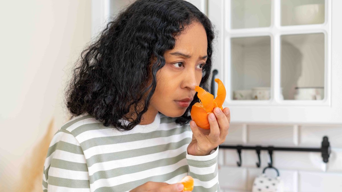 Estudio: vinculan la pérdida prolongada del olfato por COVID-19 con una actividad cerebral reducida
