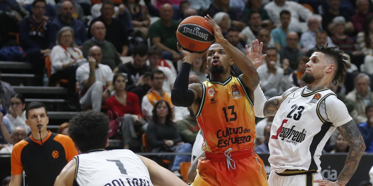 Evans guía al Valencia a un triunfo sin premio