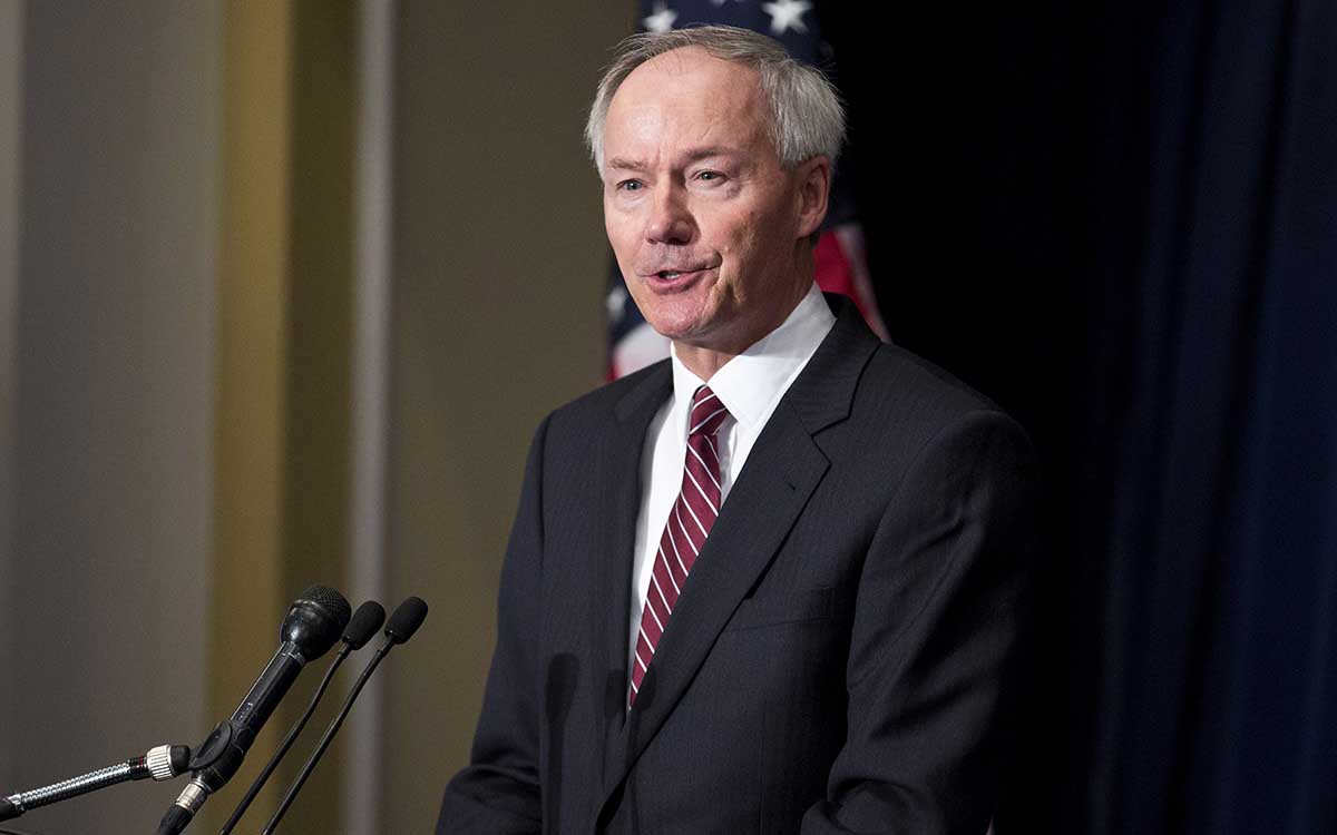 Exgobernador republicano anuncia su candidatura a la Presidencia de EU