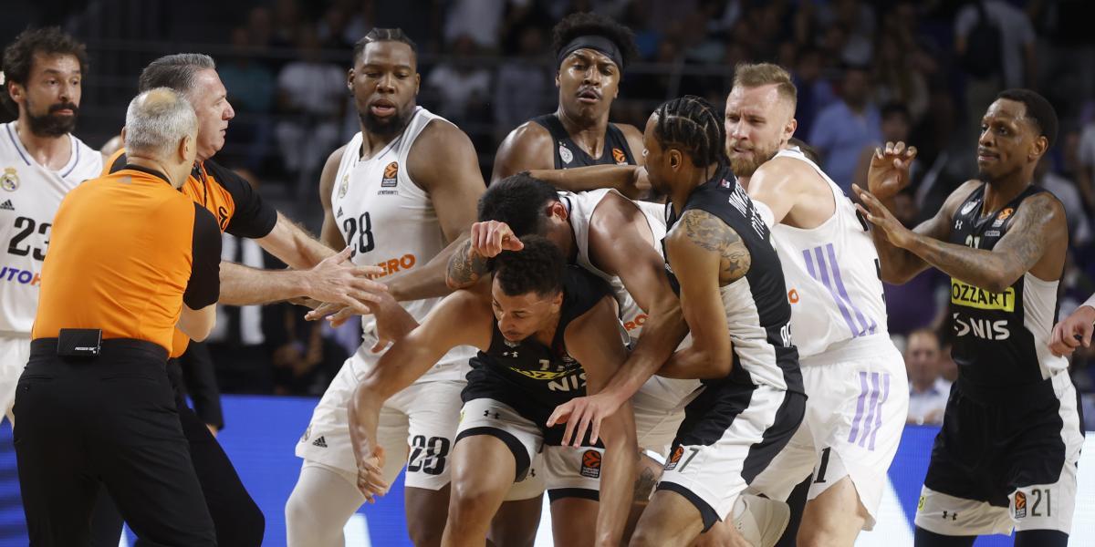 Exum, seria víctima de la trifulca: tiene rotura en un tendón del pie