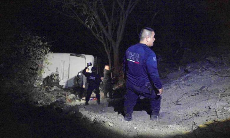Fallecen 18 personas y 33 quedaron lesionadas en volcadura en Nayarit