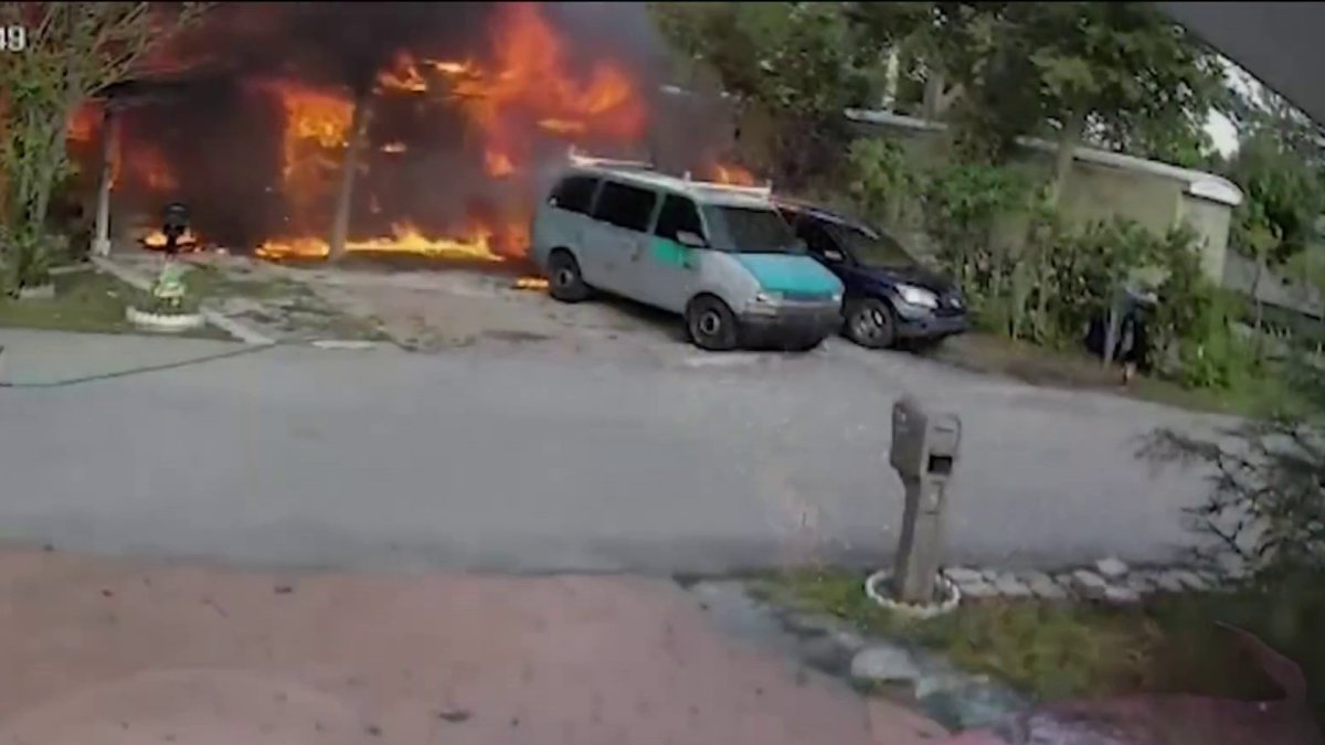 Familia pide ayuda tras el voraz incendio que destruye su casa