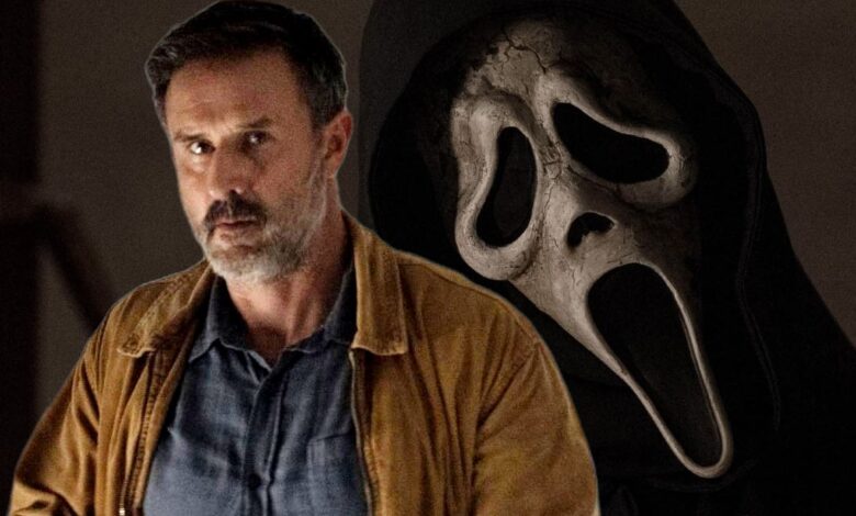 David Arquette as Dewey Riley in Front of Ghostface from Scream 6