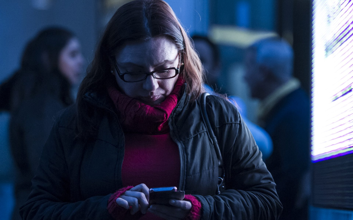 Golpe con celular salvó a mujer de violador y ayudó a detenerlo