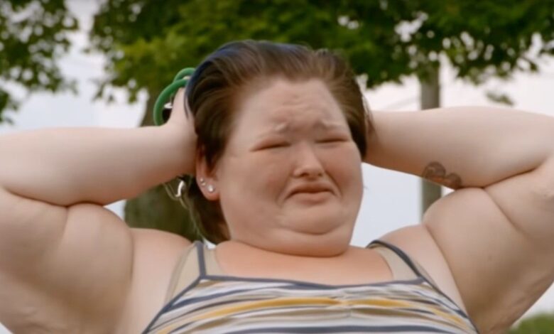 Amy Slaton 1000-lb Sisters arms up looking upset
