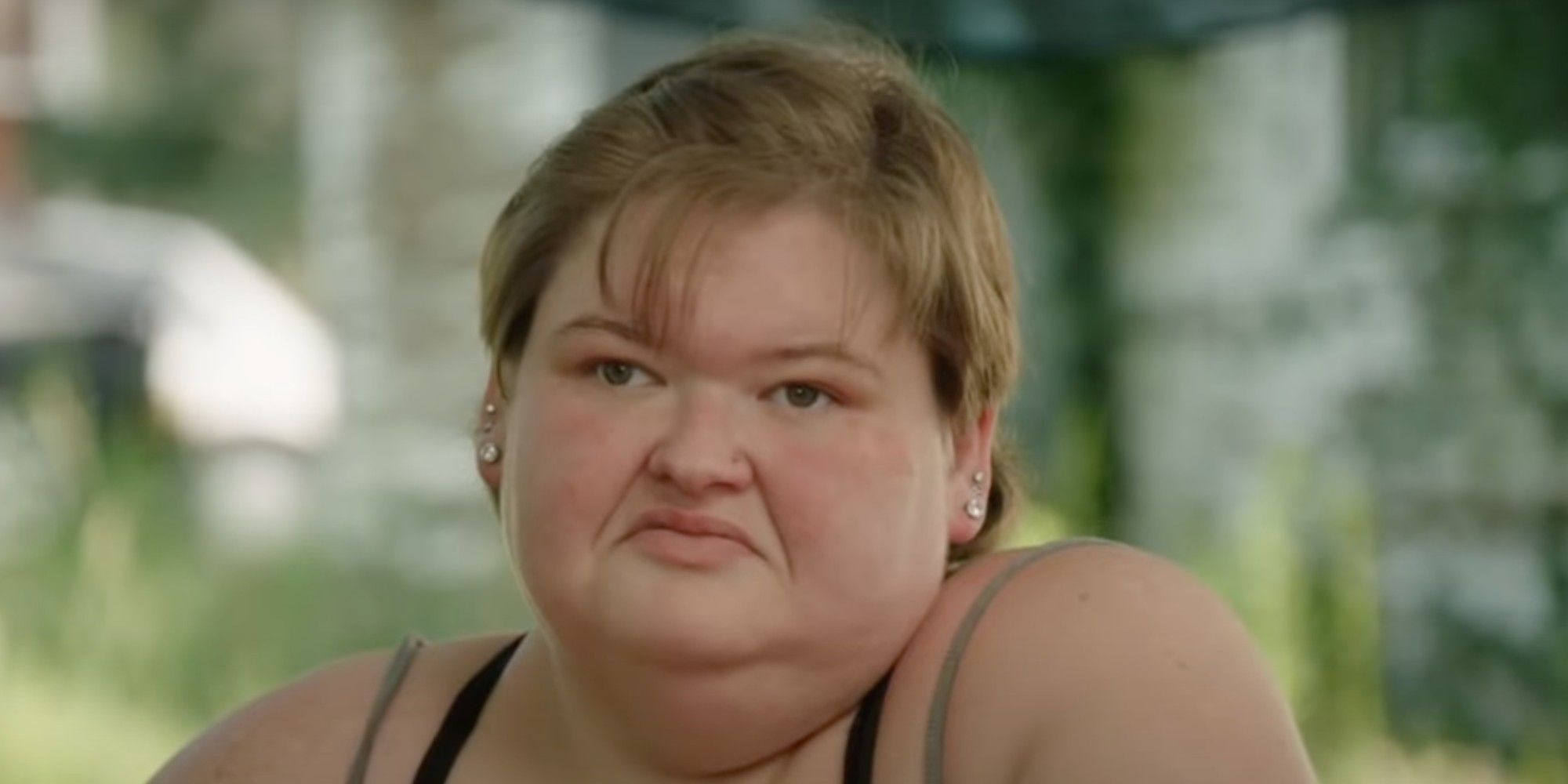 Amy Slaton 1000-Lb. Sisters with short hair posing outside serious expression