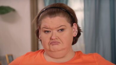 Amy Slaton 1000-lb Sisters wearign orange shirt frowning