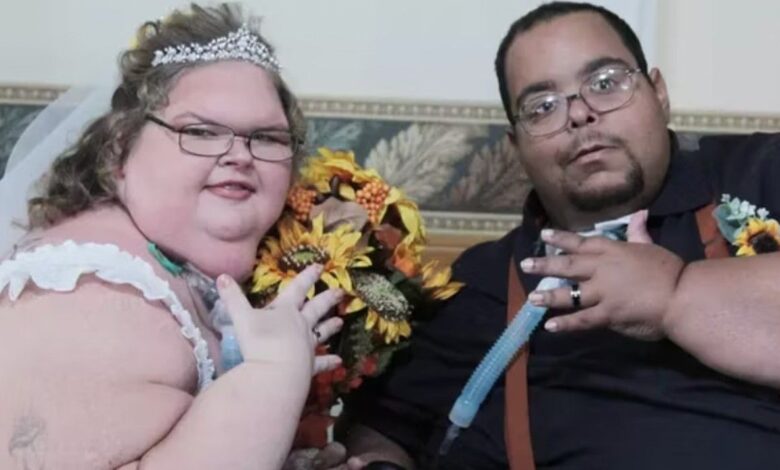 1000-lb Sisters Tammy Slaton and Caleb Willingham posing for wedding picture