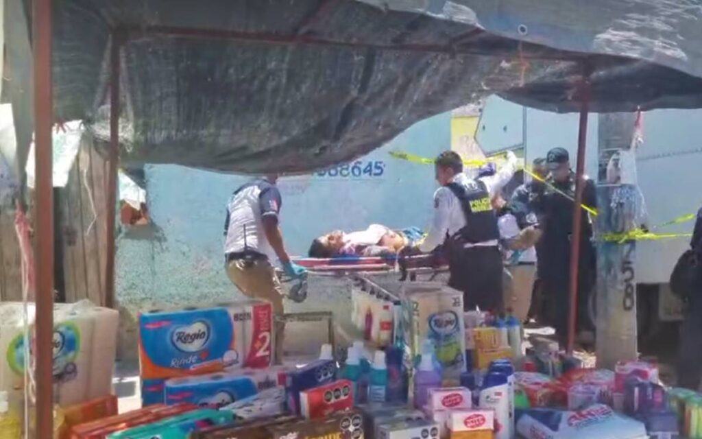 Hieren a una niña y un adulto en tianguis de Morelia