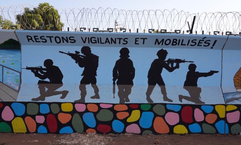 Hombres con uniformes militares mataron al menos a 60 personas, dice Burkina Faso