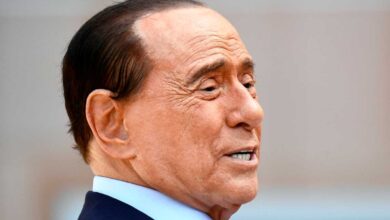 Hospitalizan a Berlusconi en terapia intensiva en un hospital de Milán