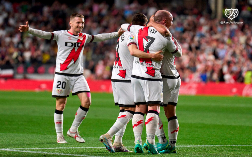 Impactan dos rayos al Barcelona en el Estadio Vallecas | Tuit