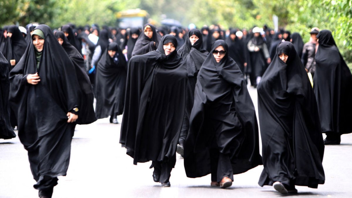 Increíble: la policía usará cámaras para detectar a mujeres que no lleven velo en Irán