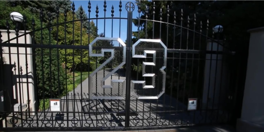 Intentan entrar a robar en la mansión de Michael Jordan