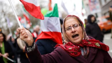 Irán expulsará a mujeres por no usar hiyab en escuelas