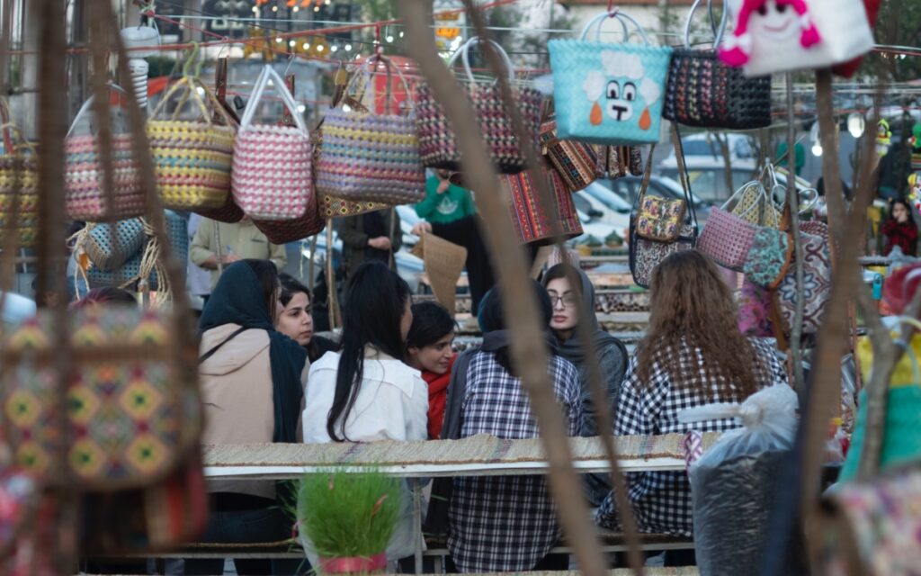 Irán instala cámaras para identificar y sancionar a mujeres sin hiyab