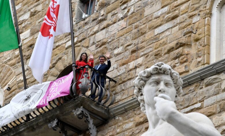 Italia: Homenajean a maestra despedida por mostrar el David