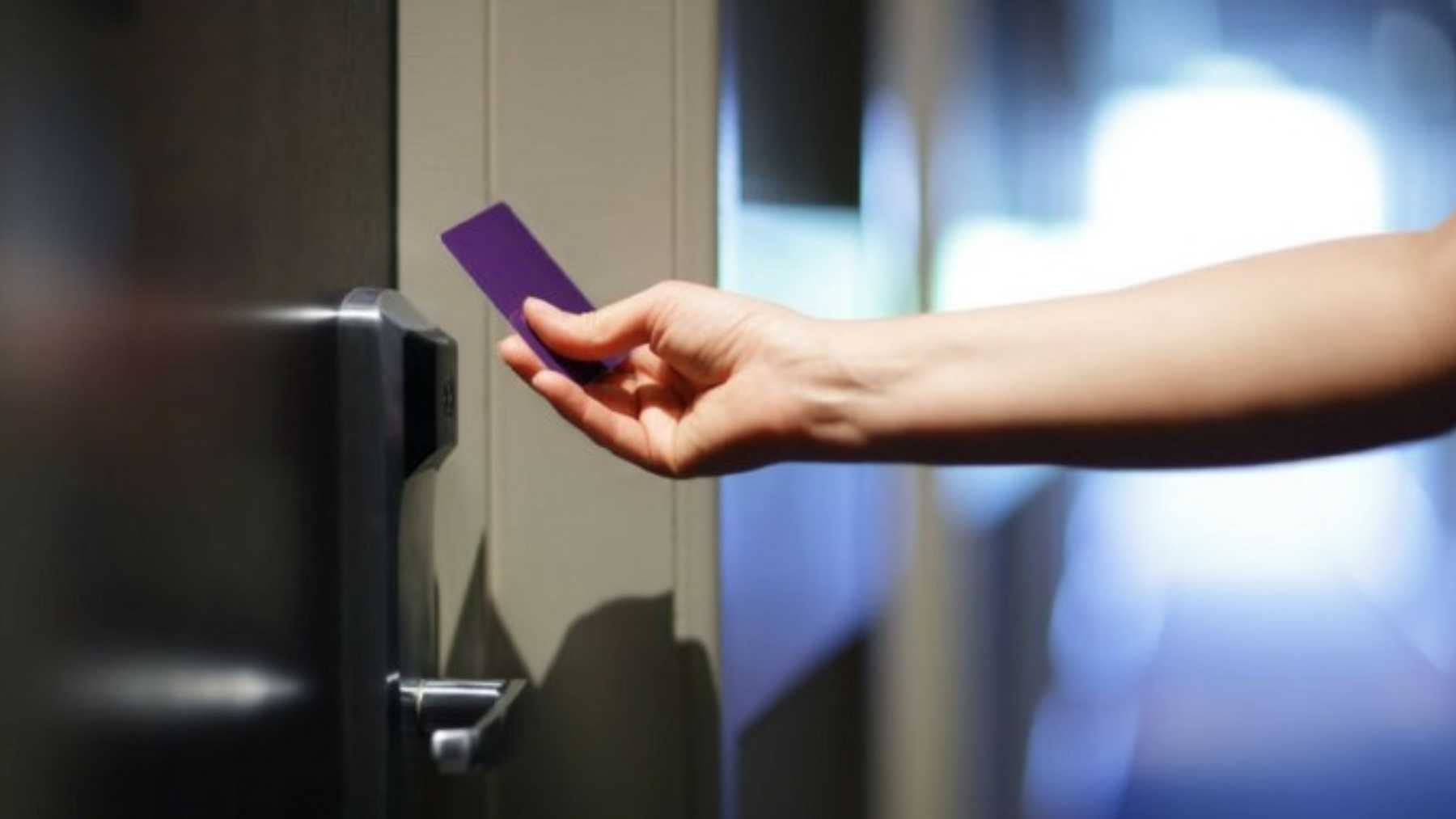 Jamás te olvides de hacer esto cuando entres en la habitación de un hotel