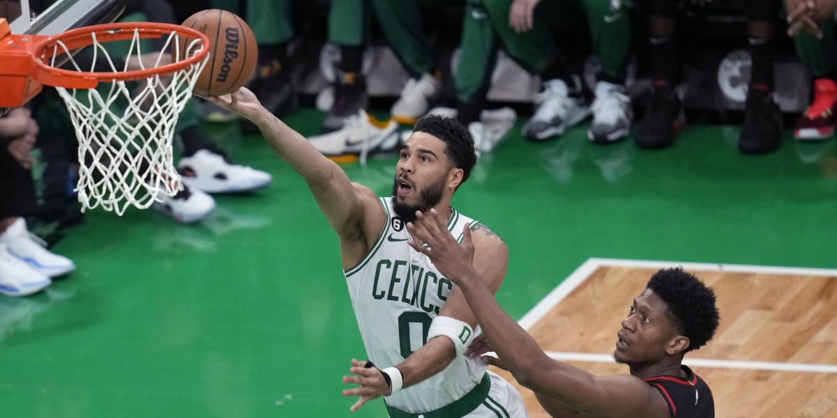 Jayson Tatum ya prepara la escoba: sin problemas para los Celtics ante los Hawks