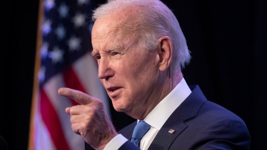 Joe Biden aspira a que más de la mitad de los autos sean eléctricos para el 2032