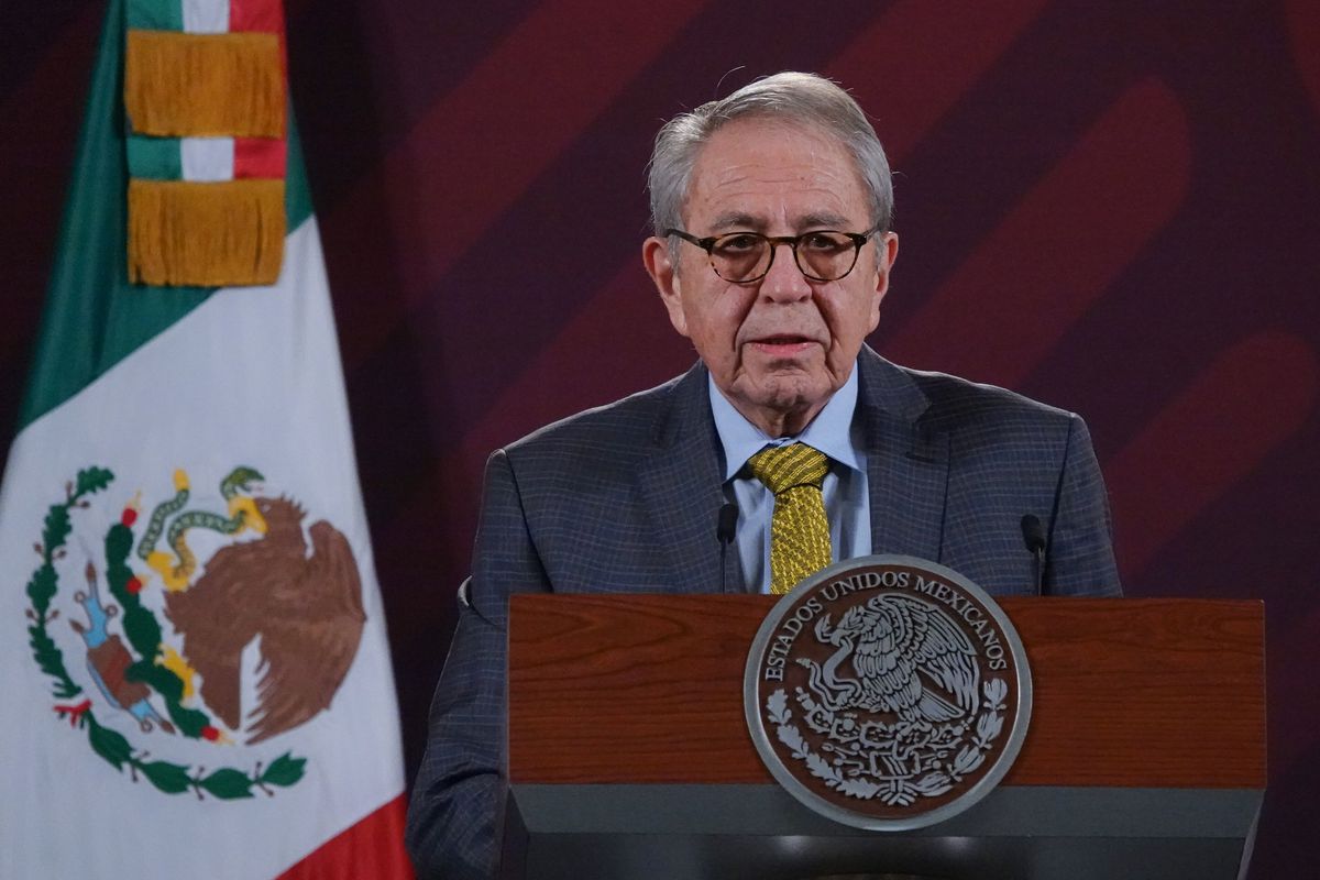 Jorge Alcocer asegura que “el estado de salud del presidente López Obrador es bueno” y receta “paracetamol, líquido y descanso”