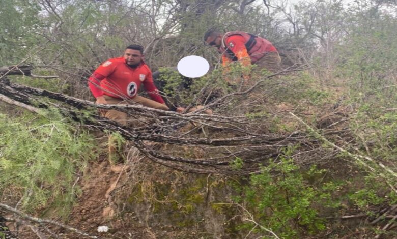 Joven migrante pide ayuda para salvar a su padre inconsciente en el Río Bravo | Video