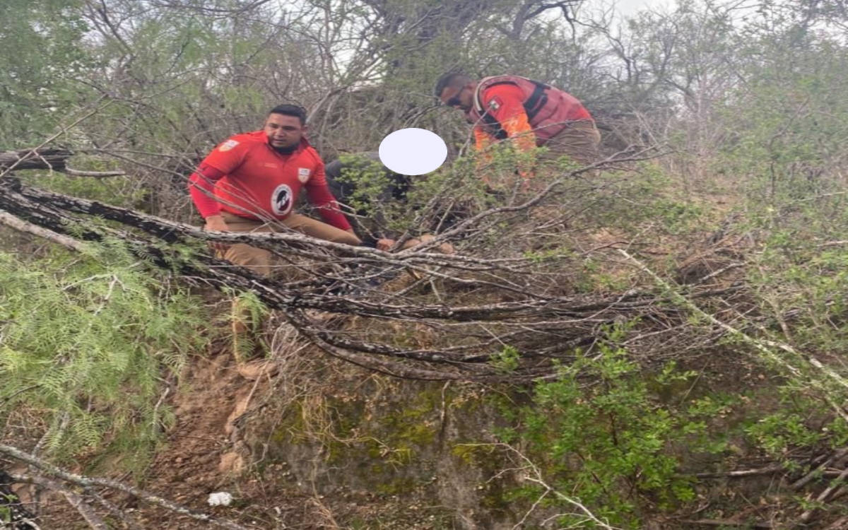 Joven migrante pide ayuda para salvar a su padre inconsciente en el Río Bravo | Video