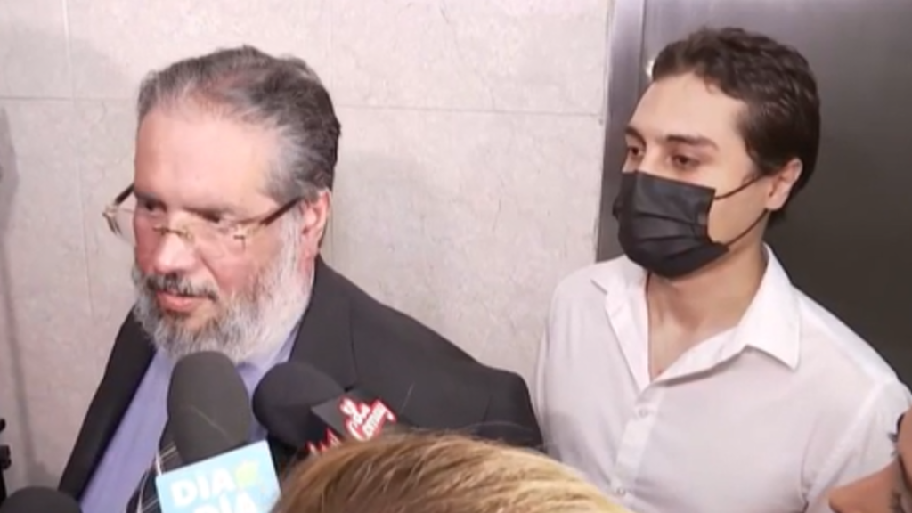 Juez niega petición de sobrino de Ricky Martin de desestimar demanda de $30 millones