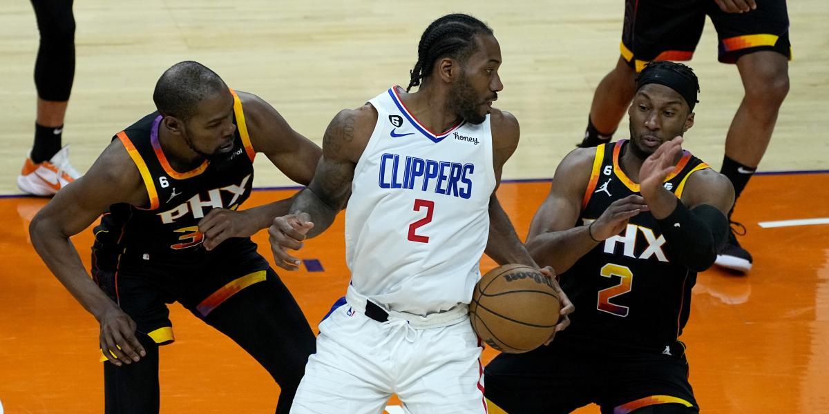 Kawhi Leonard, baja en el tercer partido Clippers-Suns por problema de rodilla