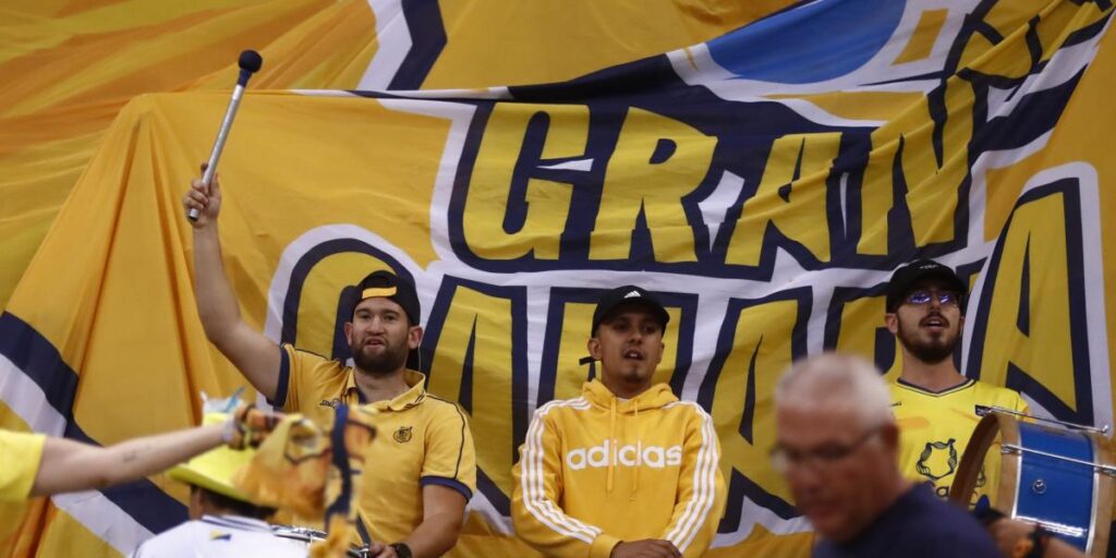 La afición amarilla saca brillo al Granca