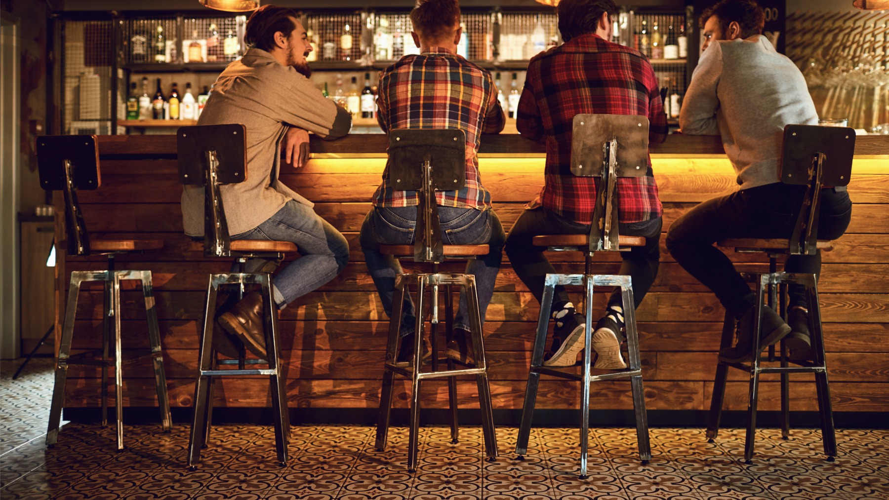 La costumbre de EEUU que llega a España y va a cambiarlo todo en los bares: preocupación entre los clientes