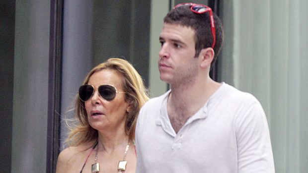 Ana Obregón y Aless Lequio paseando. / Gtres